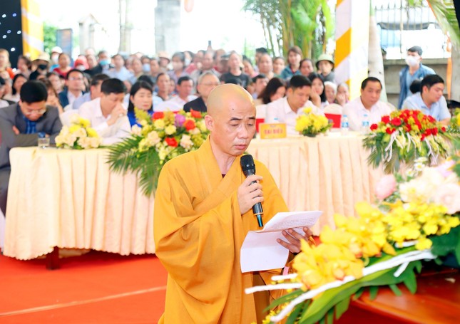 Đại đức Thích Bản Hành dâng lời phát nguyện Đại đức Thích Bản Hành dâng lời phát nguyện