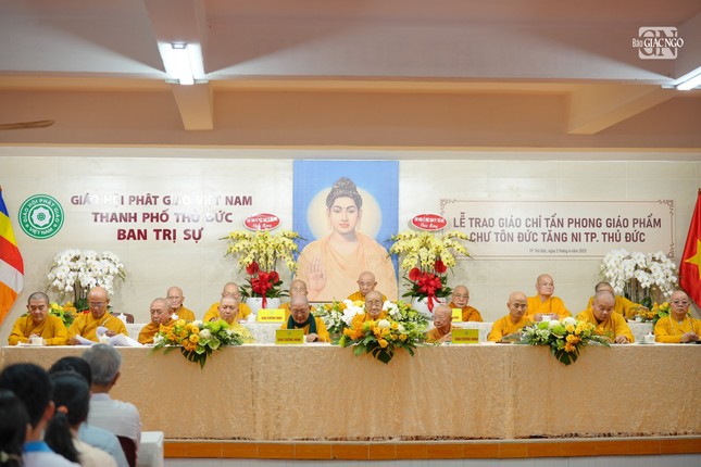 Chư tôn đức chứng minh