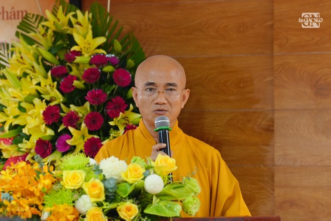 Thượng tọa Thích Thiện Quý đọc quyết định