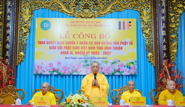 Hoà thượng Thích Minh Nhật ban đạo từ Hoà thượng Thích Minh Nhật ban đạo từ