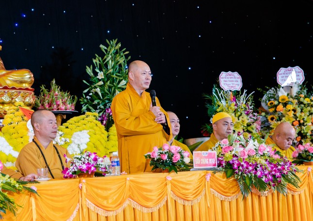 Thượng tọa Thích Tâm Định ban đạo từ Thượng tọa Thích Tâm Định ban đạo từ