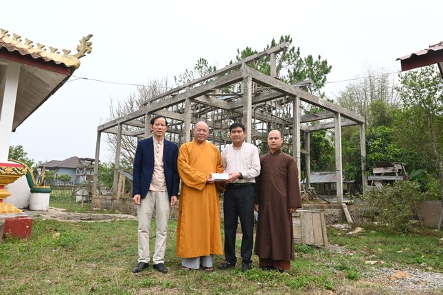 Hỗ trợ kinh xây dựng và hoàn thiện chùa Bản Ông Hỗ trợ kinh xây dựng và hoàn thiện chùa Bản Ông