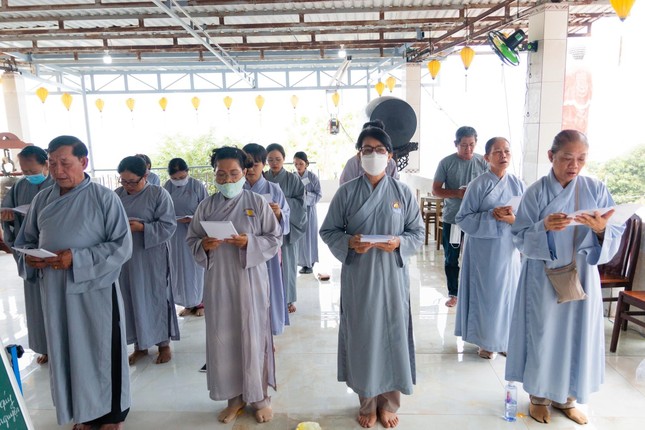 Phật tử tham dự khóa tu Phật tử tham dự khóa tu