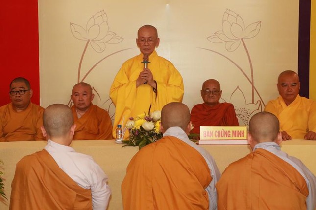 Hòa thượng Thích Chơn Minh ban đạo từ