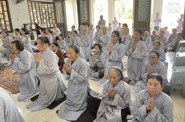 Đông đảo Phật tử về dự lễ tưởng niệm