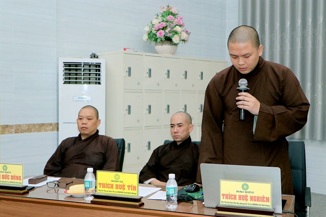 Đại diện Ban Thư ký trình kế hoạch tổ chức Đại lễ Phật đản của Phật giáo tỉnh Bình Dương