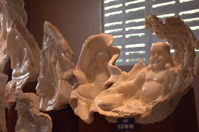 Tượng Phật Di Lặc cùng một số vị Phật khác Tượng Phật Di Lặc cùng một số vị Phật khác