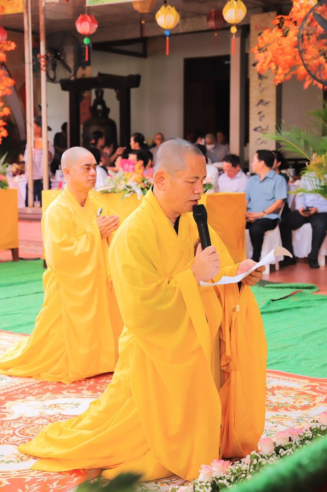 Đại đức Thích Nhuận Định dâng lời phát nguyện