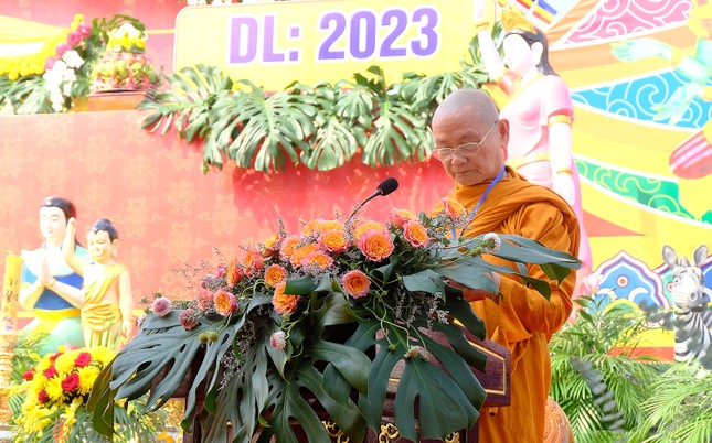 Trưởng lão Hòa thượng Thích Viên Minh tuyên đọc Thông điệp Phật đản Phật lịch 2567 của Đức Pháp chủ GHPGVN