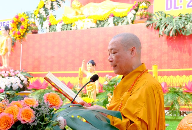 Hòa thượng Thích Bảo Nghiêm đọc Diễn văn Phật đản Phật lịch 2567 của Hòa thượng Chủ tịch Hội đồng Trị sự