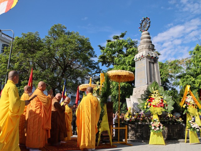 Đài Thánh tử đạo được tôn tạo theo đồ án của kỹ sư Ngô Nẫm Đài Thánh tử đạo được tôn tạo theo đồ án của kỹ sư Ngô Nẫm
