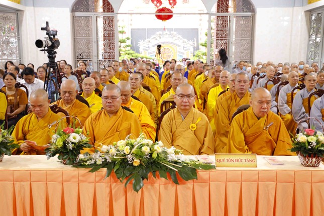 Chư Tăng Ni, Phật tử tham dự Đại lễ Phật đản Phật lịch 2567 tại chùa Dược Sư