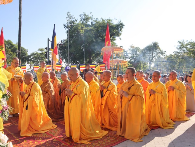 Thắp hương cầu nguyện Thắp hương cầu nguyện