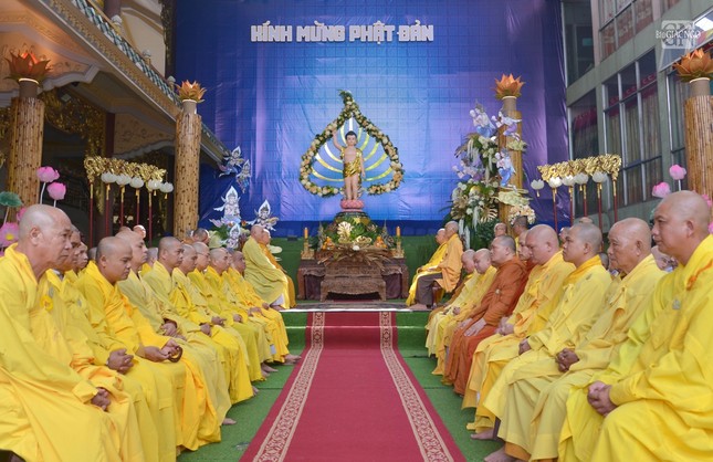 Chư tôn giáo phẩm chứng minh buổi lễ