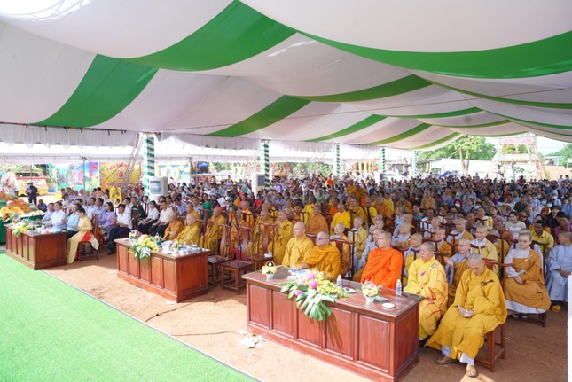 Chư Tăng Ni, đại biểu, Phật tử tham dự buổi lễ