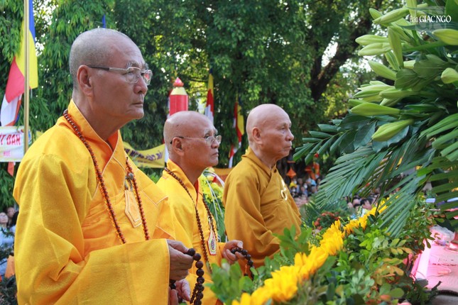 Chư tôn giáo phẩm chứng minh