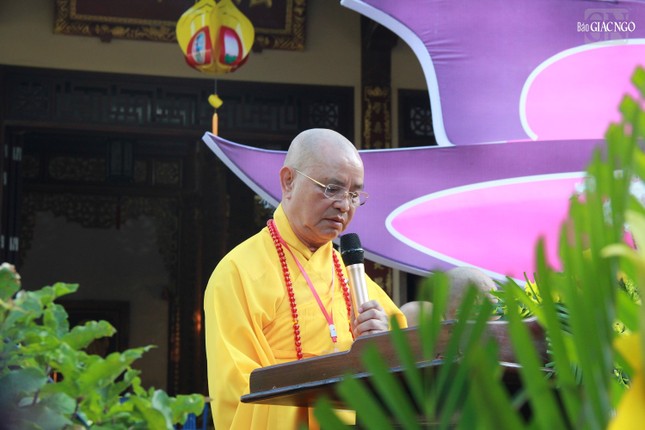 Hòa thượng Thích Huệ Phước đọc Diễn văn Phật đản của Hòa thượng Chủ tịch Hội đồng Trị sự GHPGVN