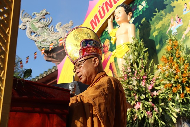 Thượng tọa Thích Quảng Thiện đọc Diễn văn Phật đản của Hòa thượng Chủ tịch Hội đồng Trị sự