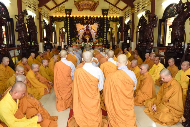 Chư Ni cầu đại Tăng giáo giới