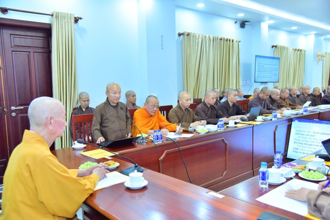 Thượng tọa Thích Nhật Từ báo cáo về Hội thảo Bồ-tát Thích Quảng Đức Thượng tọa Thích Nhật Từ báo cáo về Hội thảo Bồ-tát Thích Quảng Đức