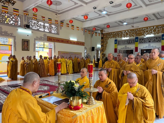 Chư hành giả tuần tự tác pháp an cư Chư hành giả tuần tự tác pháp an cư