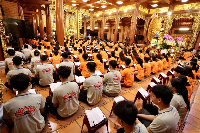 Các em tham dự khóa lễ tụng kinh Các em tham dự khóa lễ tụng kinh