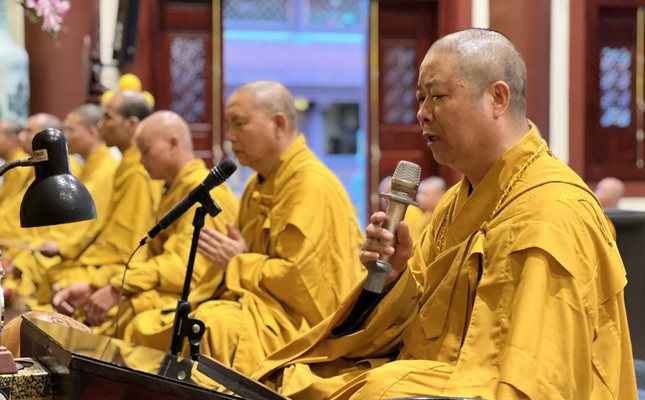 Hòa thượng Thích Thọ Lạc sách tấn chư hành giả