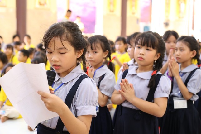 Đại diện các tu sinh dâng lời phát nguyện Đại diện các tu sinh dâng lời phát nguyện