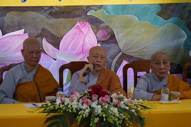 Ni trưởng Thích nữ Như Như sách tấn chư hành giả Ni Ni trưởng Thích nữ Như Như sách tấn chư hành giả Ni