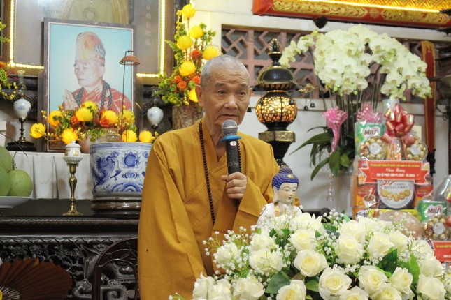 Trưởng lão Hòa thượng Thích Thanh Hùng ban đạo từ