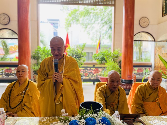 Trưởng lão Hòa thượng Thích Thanh Hùng giáo giới