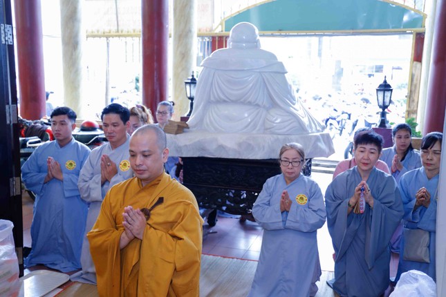 Đại đức Thích Nguyên Bình tác bạch cúng dường trai Tăng Đại đức Thích Nguyên Bình tác bạch cúng dường trai Tăng