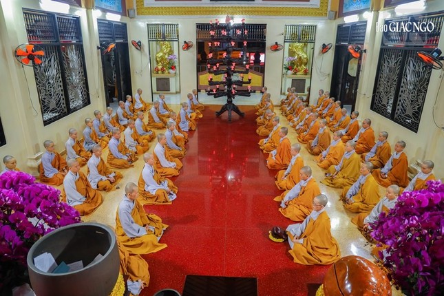 Chư hành giả Ni trường hạ chùa Dược Sư nghiêm trì tu học trong 3 tháng hạ