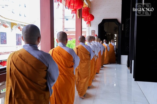 Từng bước đi chánh niệm, tỉnh giác