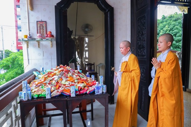 Cúng Mông sơn thí thực hồi hướng công đức đến pháp giới và các loài hữu tình