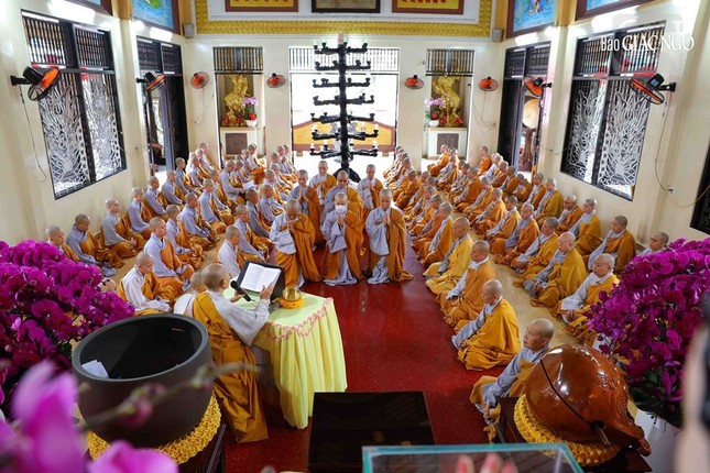 Chư Ni thính giới trong những ngày Bố-tát