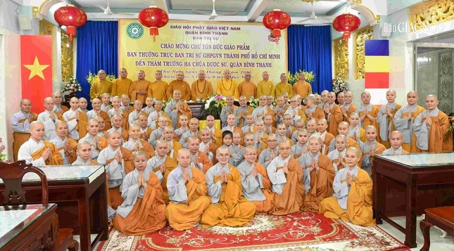 Chư tôn giáo phẩm Ban Thường trực Ban Trị sự GHPGVN TP.HCM thăm hạ trường chùa Dược Sư