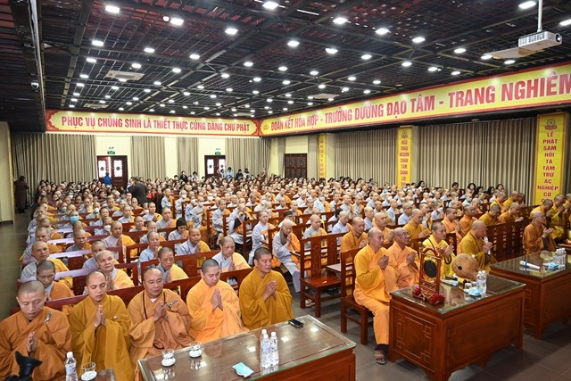 Chư Tăng Ni, Phật tử nhập từ bi quán tưởng niệm cố Trưởng lão Hòa thượng Chư Tăng Ni, Phật tử nhập từ bi quán tưởng niệm cố Trưởng lão Hòa thượng