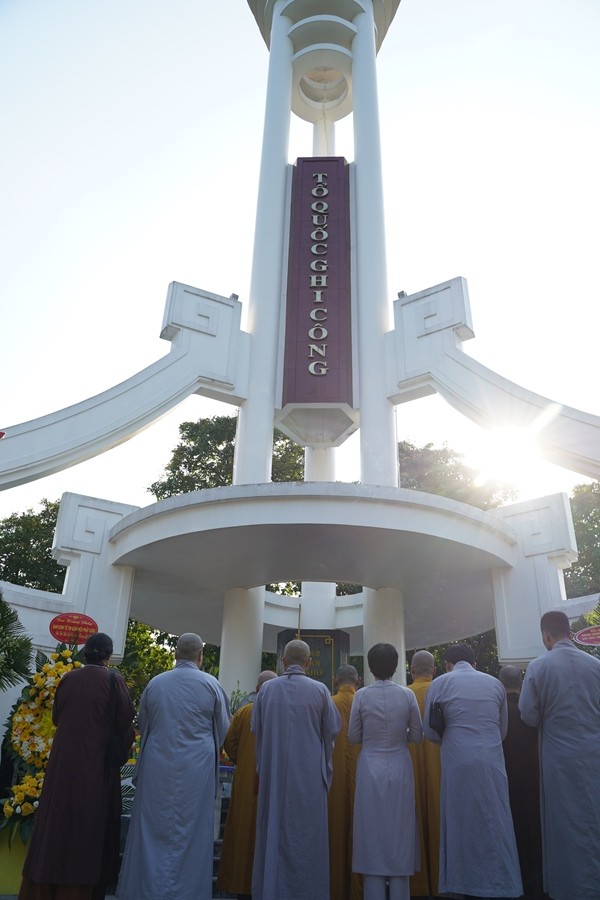 Đời đời ghi nhớ công ơn các anh hùng, liệt sĩ