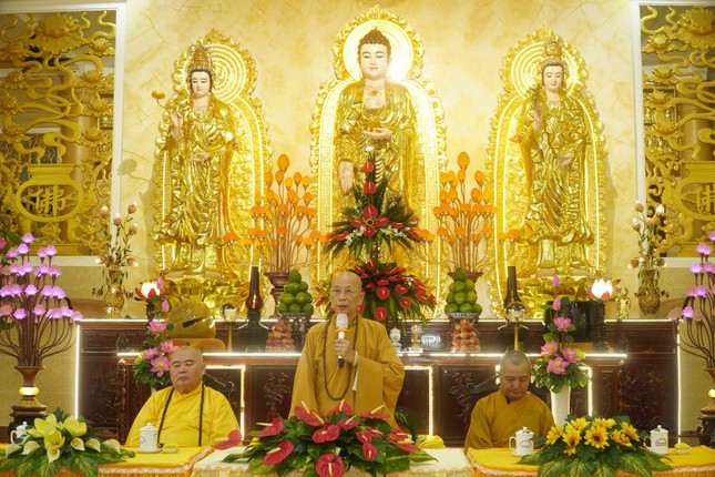 Thượng tọa Thích Huệ Khai ban đạo từ