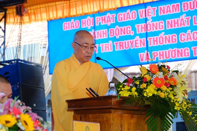 Hòa thượng Thích Minh Nhật phát biểu chào mừng