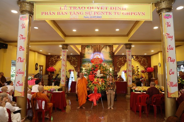 Lãnh đạo TP.Thủ Đức tặng hoa chúc mừng Lãnh đạo TP.Thủ Đức tặng hoa chúc mừng