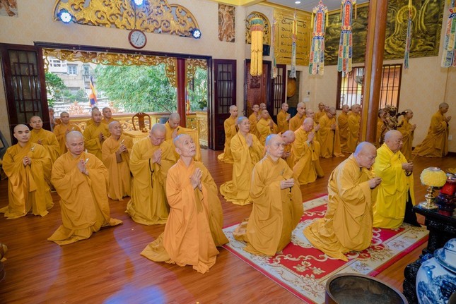 Chư tôn giáo phẩm niêm hương bạch Phật Chư tôn giáo phẩm niêm hương bạch Phật