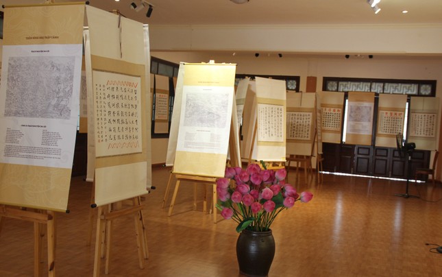 Việc trưng bày các tác phẩm thư pháp là minh chứng cho sự lan tỏa của những giá trị văn hóa Việt Nam trong lộ trình hội nhập văn hóa quốc tế