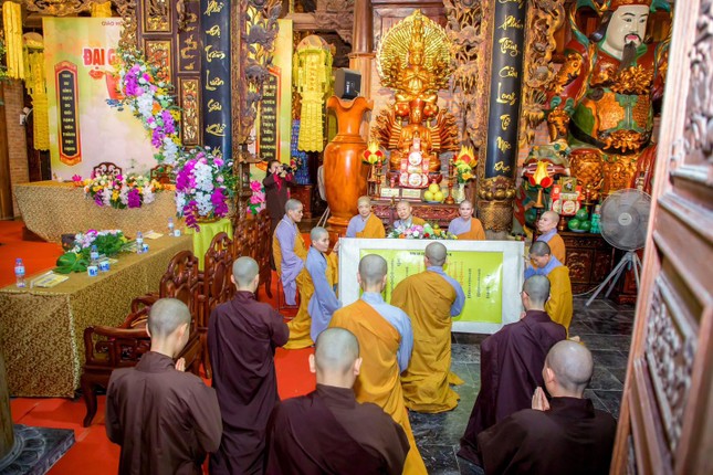 Cung an chức sự Hội đồng Giới sư Ni