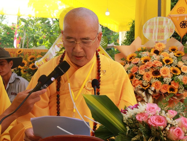 Hòa thượng Thích Khế Chơn đọc diễn văn khai mạc