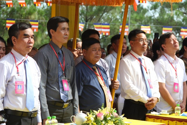 Đại diện lãnh đạo chính quyền