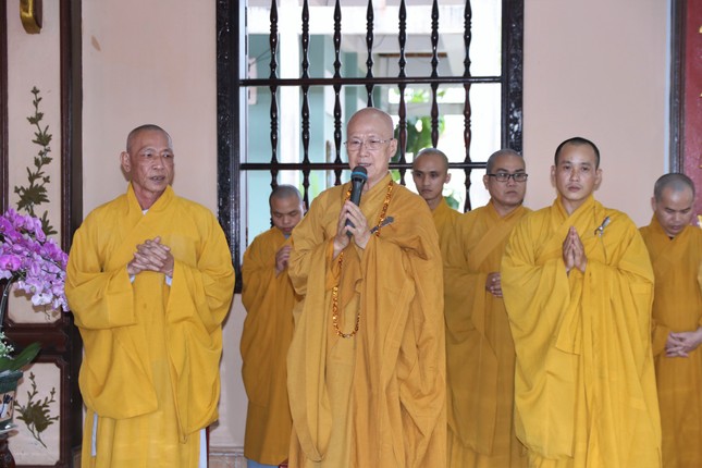 Hòa thượng Thích Chơn Không thăm hỏi Ban Chức sự các hạ trường Hòa thượng Thích Chơn Không thăm hỏi Ban Chức sự các hạ trường