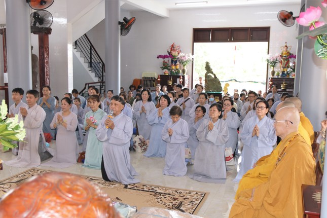 Đại diện Phật tử tác bạch cúng dường Đại diện Phật tử tác bạch cúng dường