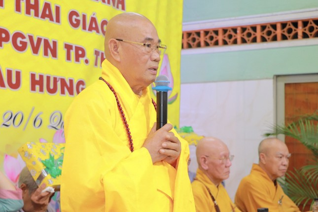 Trưởng lão Hòa thượng Thích Lãng Huỳnh ban đạo từ